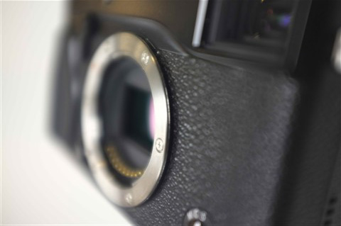 Fujifilm-mirrorless-camera.jpg