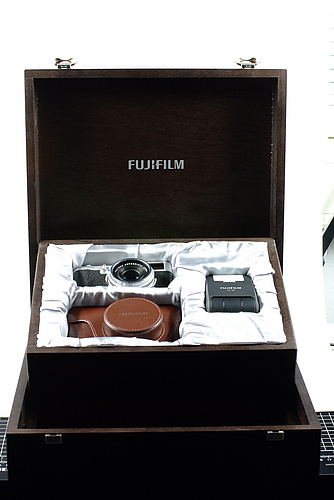 Fujifilm Finepix X100 limited edition box is out but is it real