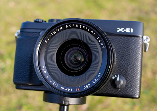 Fujifilm-X-E1-XF14mm-2.8-lens