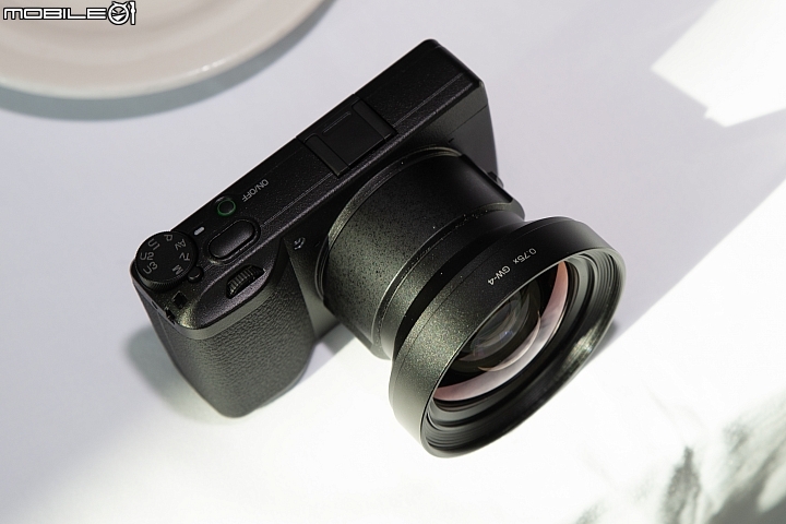 stikstof Pardon Zending Ricoh interview: full-frame GR camera is not a good idea, a curved sensor  was not considered for the GR III - Photo Rumors