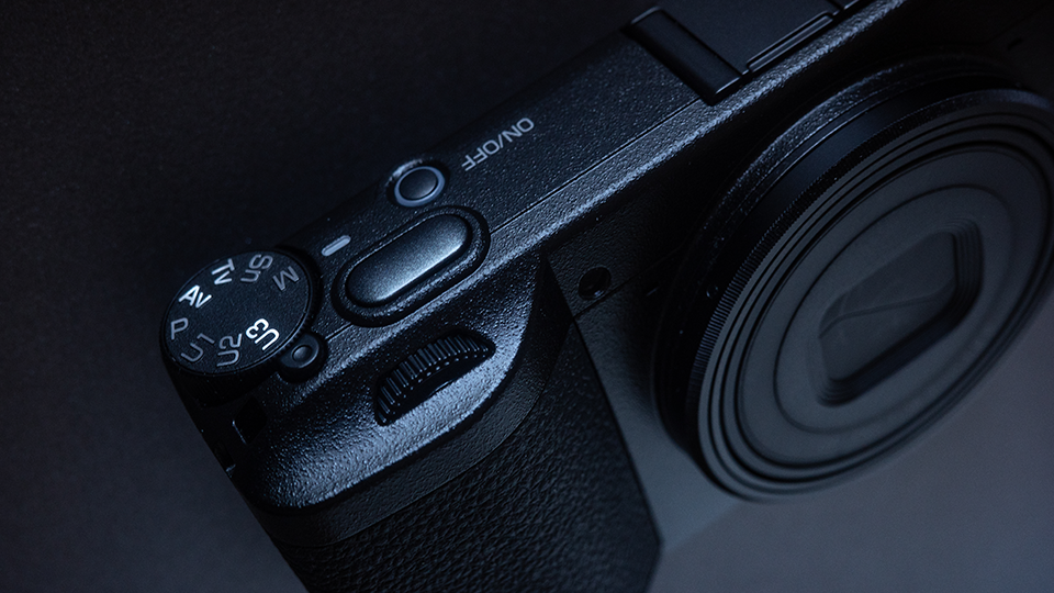 Ricoh officially released the new GR IV HDF camera model - Photo